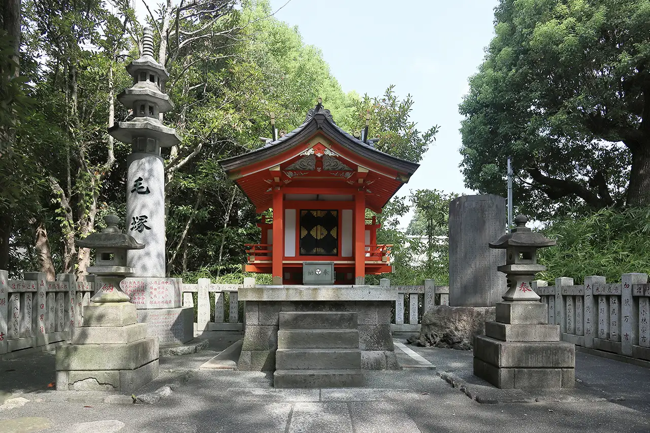 関神社 境内